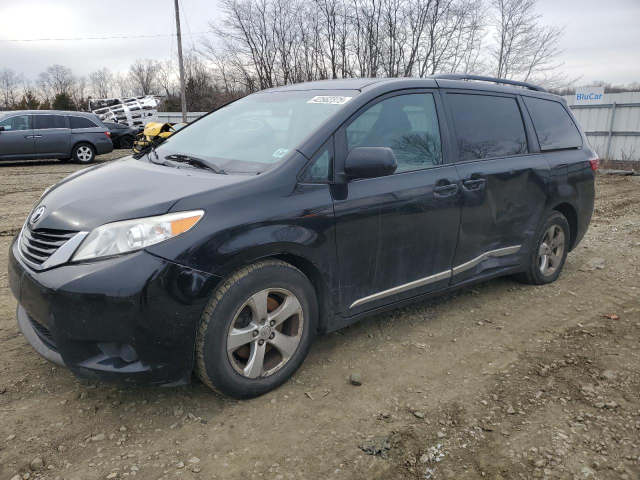 2017 Toyota Sienna VIN 5TDKZ3DC7HS827104