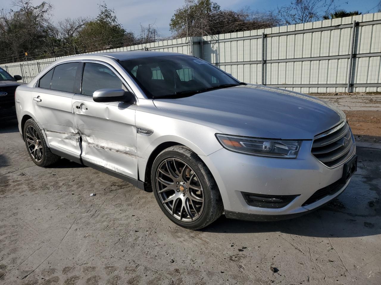 2018 Ford Taurus VIN 1FAHP2E86JG142277 Copart auction photo, side / minor dent/scratches damage thumbnail 4
