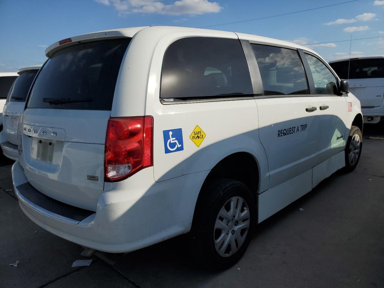 2019 Dodge Caravan VIN 2C7WDGBG1KR728472 Copart auction photo, minor dent/scratches damage thumbnail 3