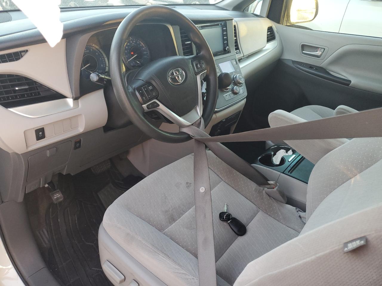 2018 Toyota Sienna VIN 5TDKZ3DC2JS959483 Copart auction photo, side / rear end damage thumbnail 8