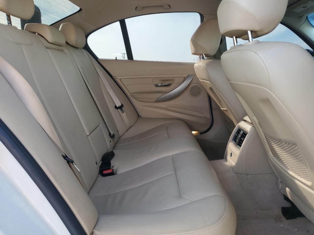 2015 BMW 3er VIN WBA3B1C57FK140559 Copart auction photo, front end damage thumbnail 10