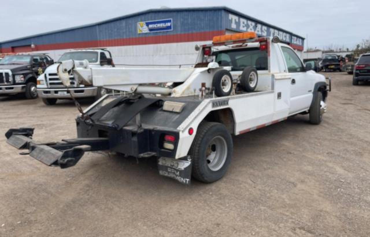2001 Chevrolet Silverado VIN 1GBJC34U81F104782 Copart auction photo, minor dent/scratches / normal wear damage thumbnail 4