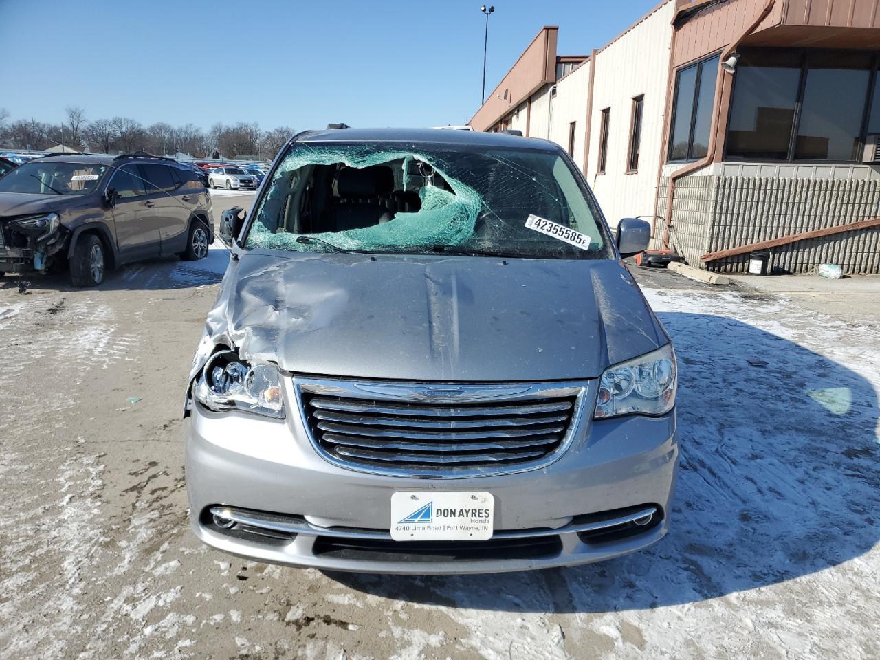 2014 Chrysler Town & Country VIN 2C4RC1BG6ER467063 Copart auction photo, front end / side damage thumbnail 5
