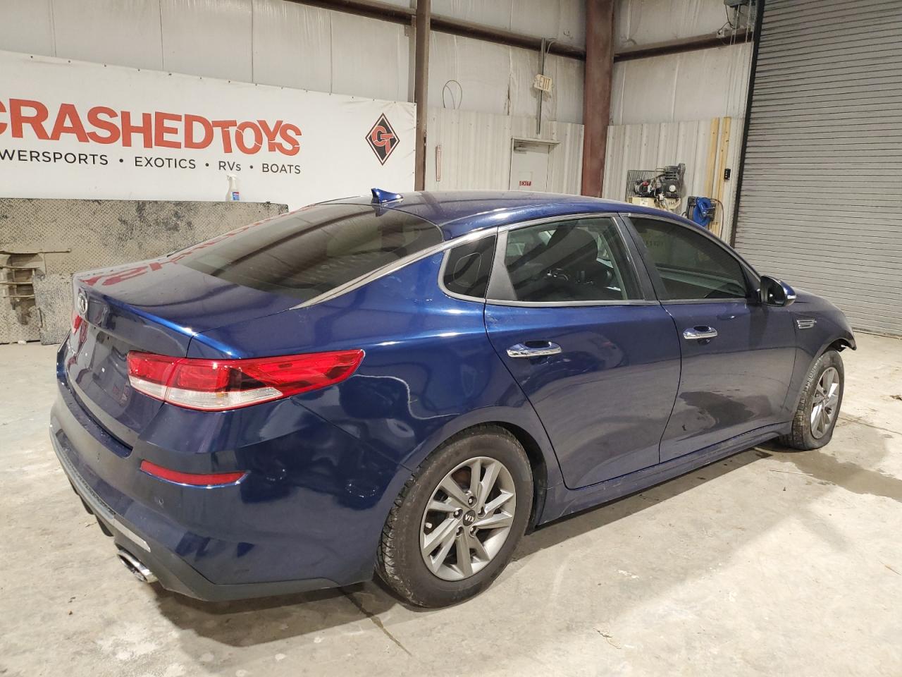 2019 KIA Optima VIN 5XXGT4L3XKG317546 Copart auction photo, front end damage thumbnail 3