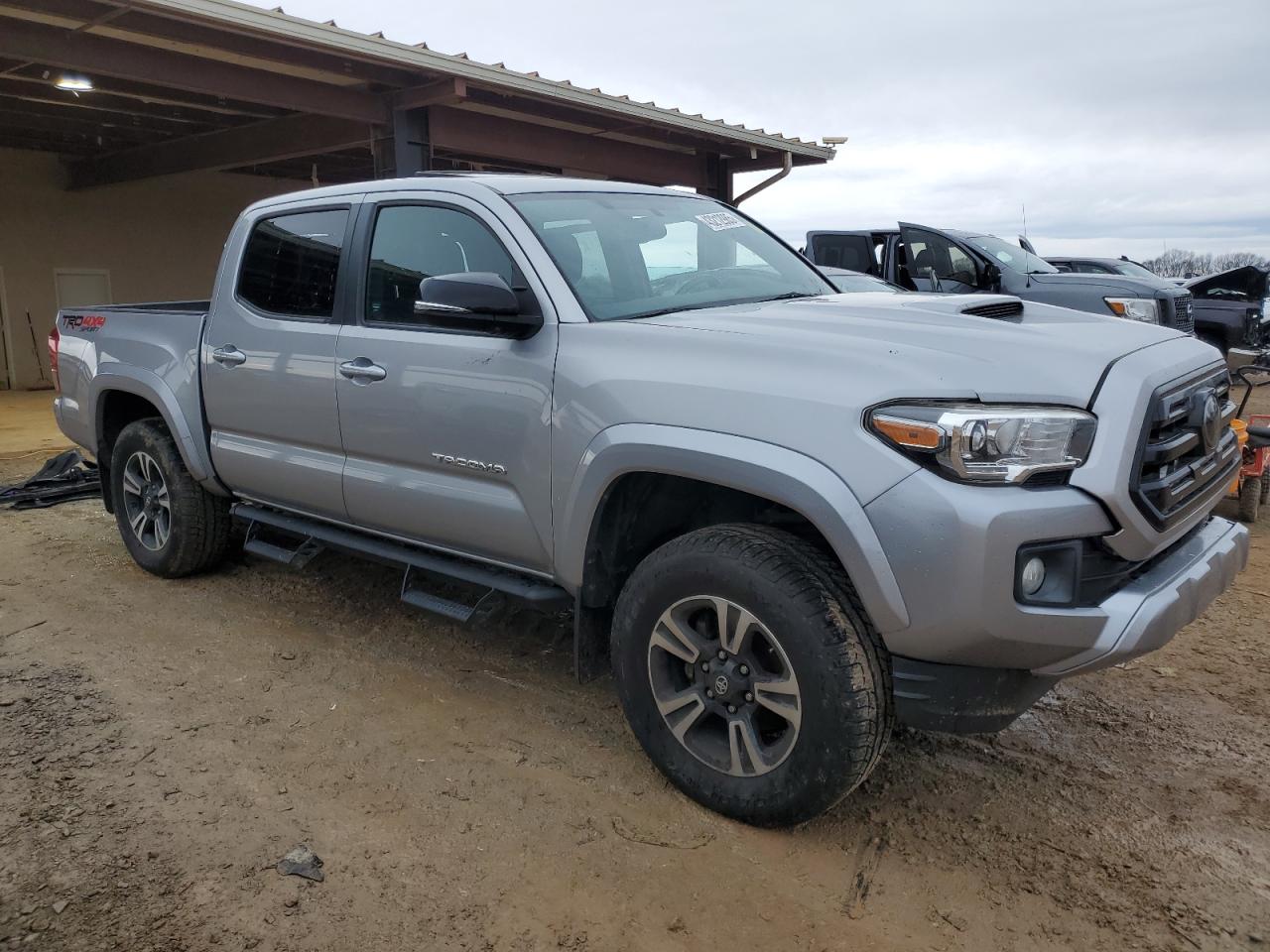 2017 Toyota Tacoma VIN 3TMCZ5AN9HM074472 Copart auction photo, front end / side damage thumbnail 4