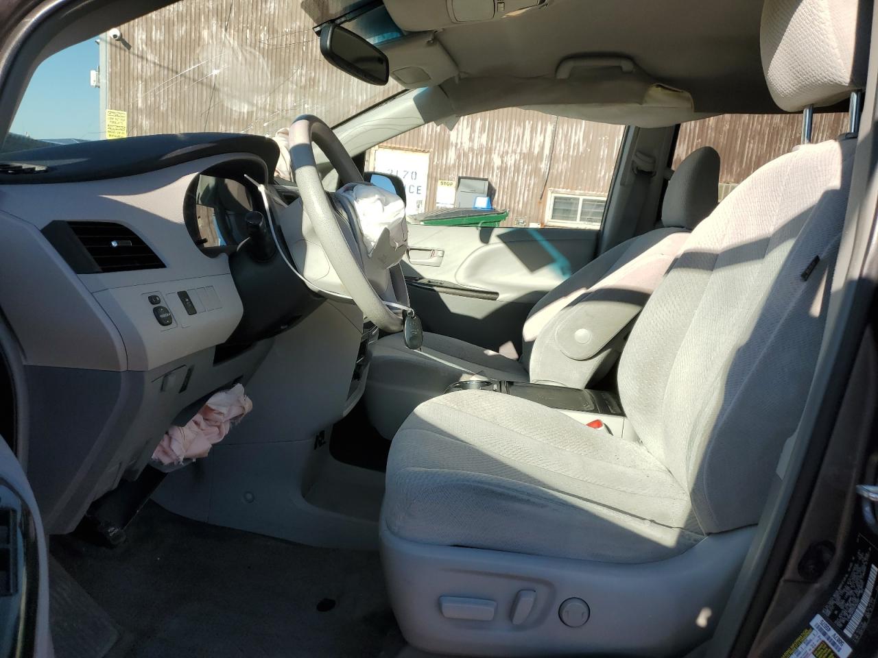 2013 Toyota Sienna VIN 5TDJK3DC5DS062887 Copart auction photo, front end / side damage thumbnail 7