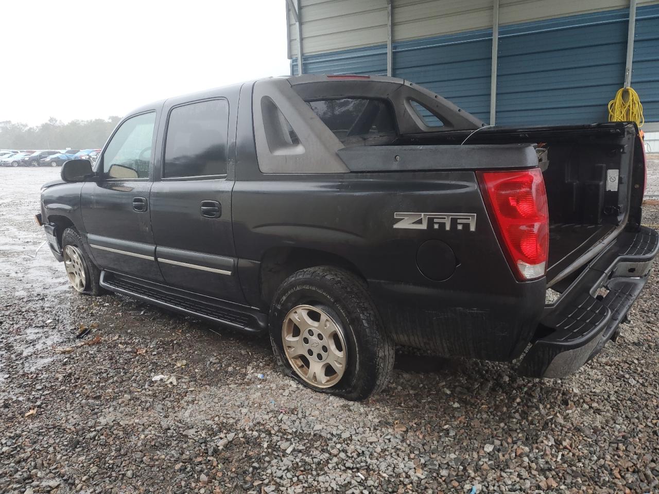 2003 Chevrolet Avalanche VIN 3GNEC13T73G265613 Copart auction photo, rear end damage thumbnail 2