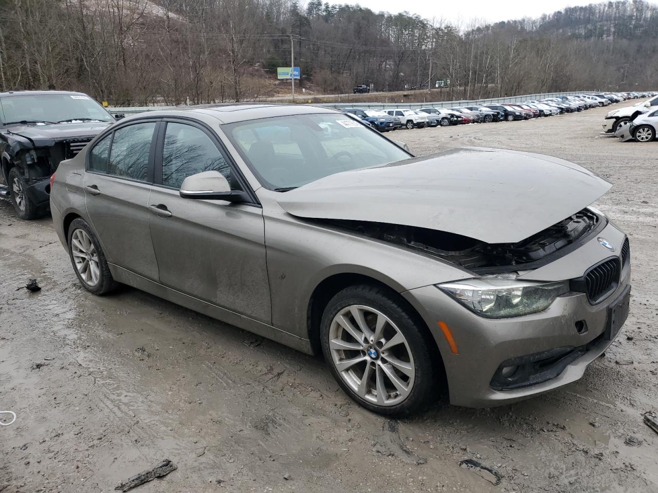 2016 BMW 3er VIN WBA8E5G5XGNT93129 Copart auction photo, front end / side damage thumbnail 4
