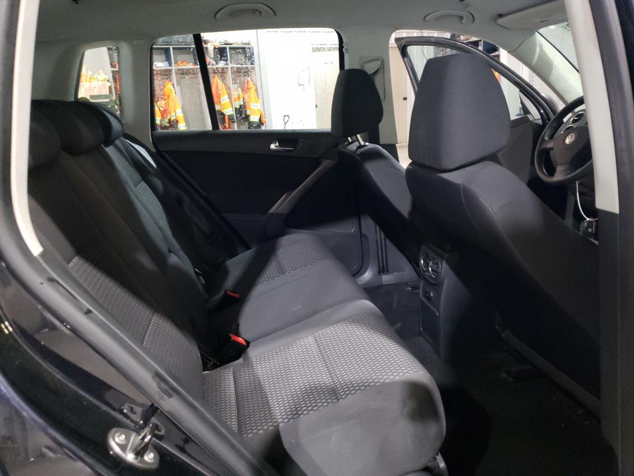 2010 Volkswagen Tiguan VIN WVGCV7AX2AW504241 Copart auction photo, front end / minor dent/scratches damage thumbnail 11