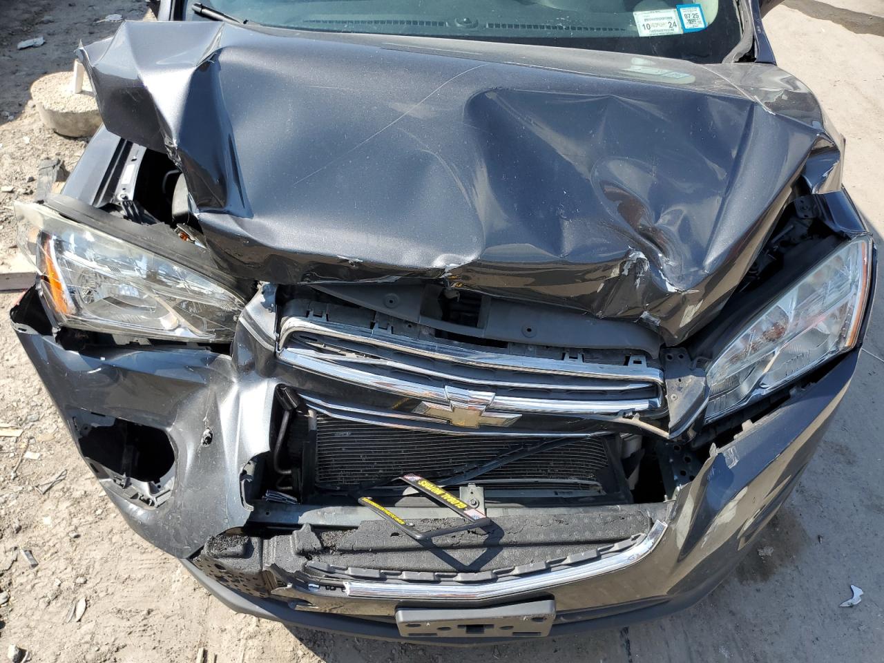 2016 Chevrolet Trax VIN 3GNCJKSB5GL246129 Copart auction photo, front end / minor dent/scratches damage thumbnail 12