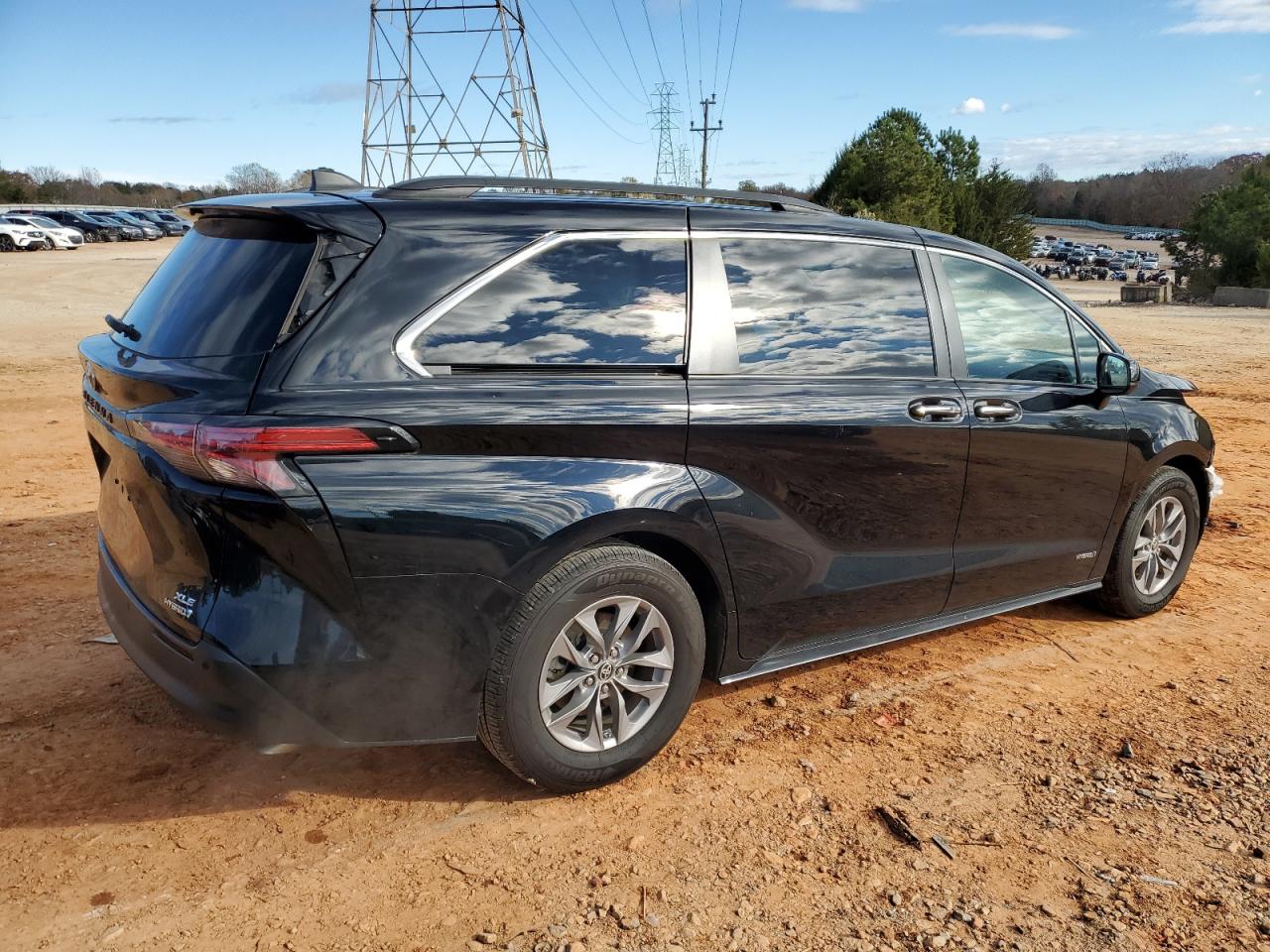 2021 Toyota Sienna VIN 5TDYRKEC5MS058003 Copart auction photo, front end / rear end damage thumbnail 3