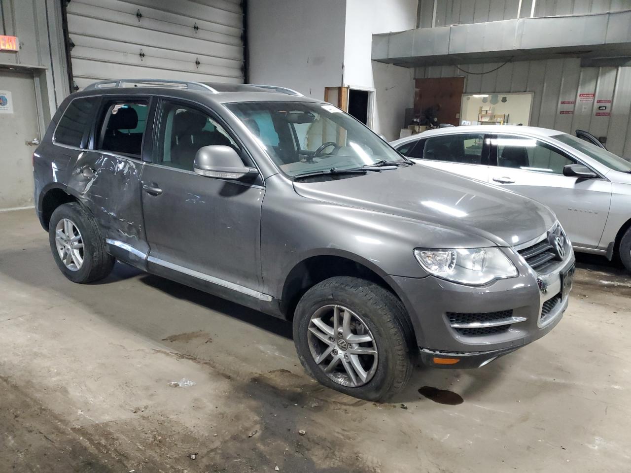2008 Volkswagen Touareg VIN WVGBE77L18D041627 Copart auction photo, front end damage thumbnail 4