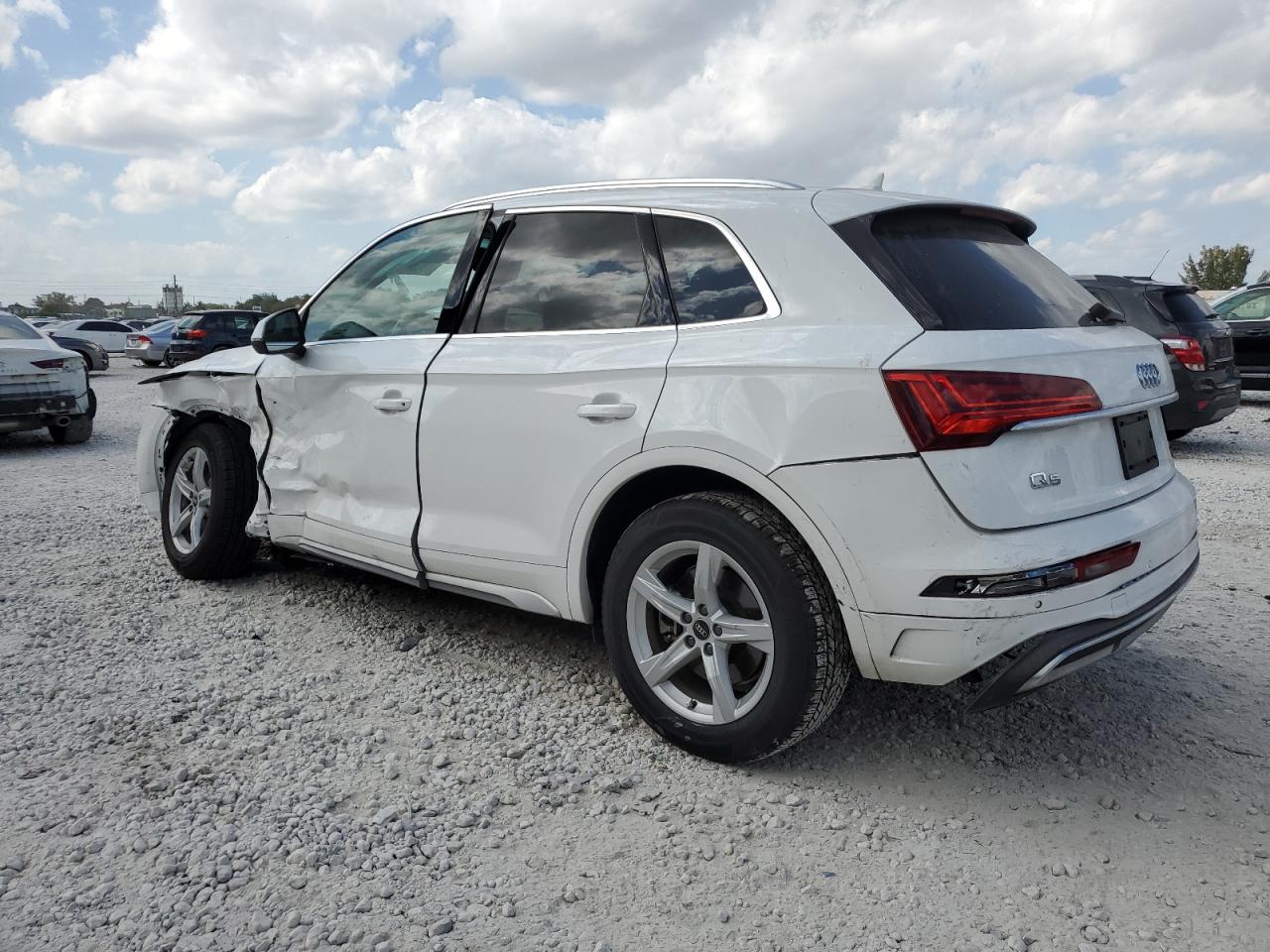 2021 Audi Q5 VIN WA1AAAFY5M2108025 Copart auction photo, side / undercarriage damage thumbnail 2