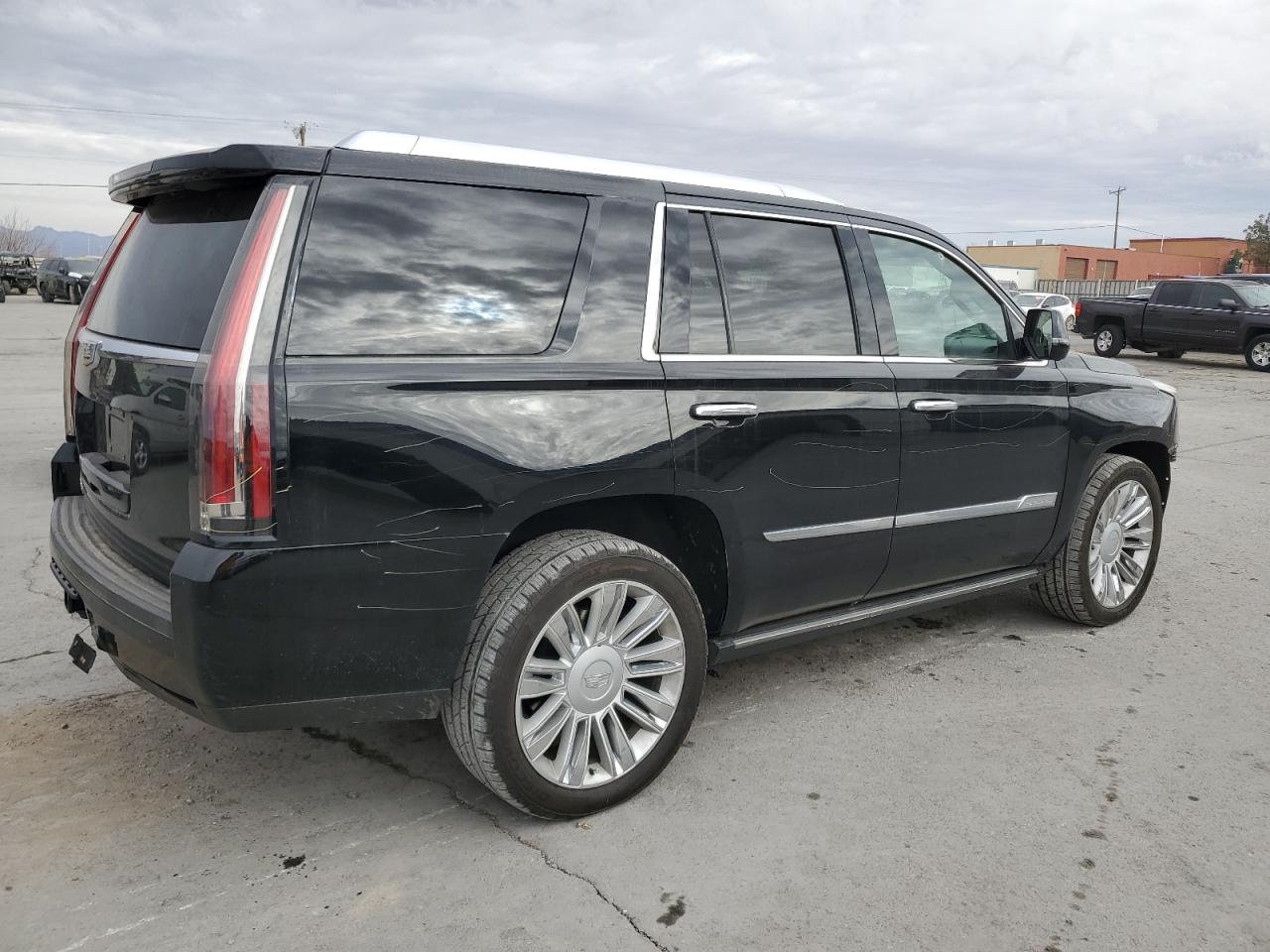 2016 Cadillac Escalade VIN 1GYS4DKJ8GR125323 Copart auction photo, front end / minor dent/scratches damage thumbnail 3