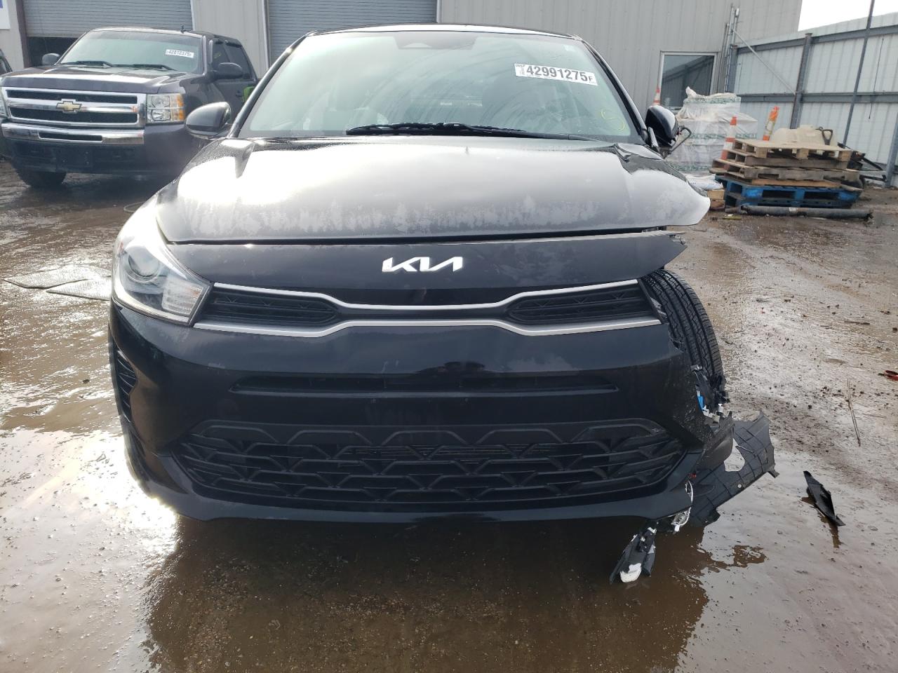 2022 KIA Rio VIN 3KPA24AD5NE484611 Copart auction photo, front end / side damage thumbnail 5