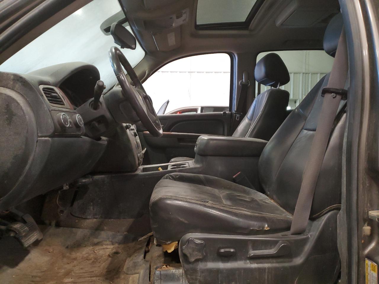 2011 Chevrolet Suburban VIN 1GNSKJE32BR211217 Copart auction photo, burn - interior damage thumbnail 7