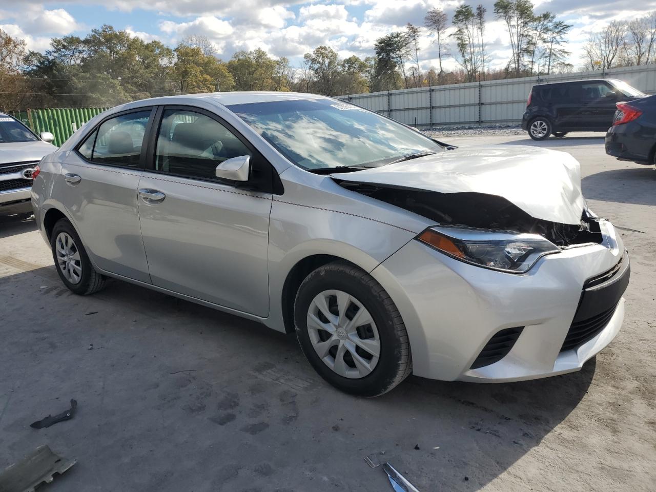 2015 Toyota Corolla VIN 5YFBURHE7FP183137 Copart auction photo, front end / minor dent/scratches damage thumbnail 4