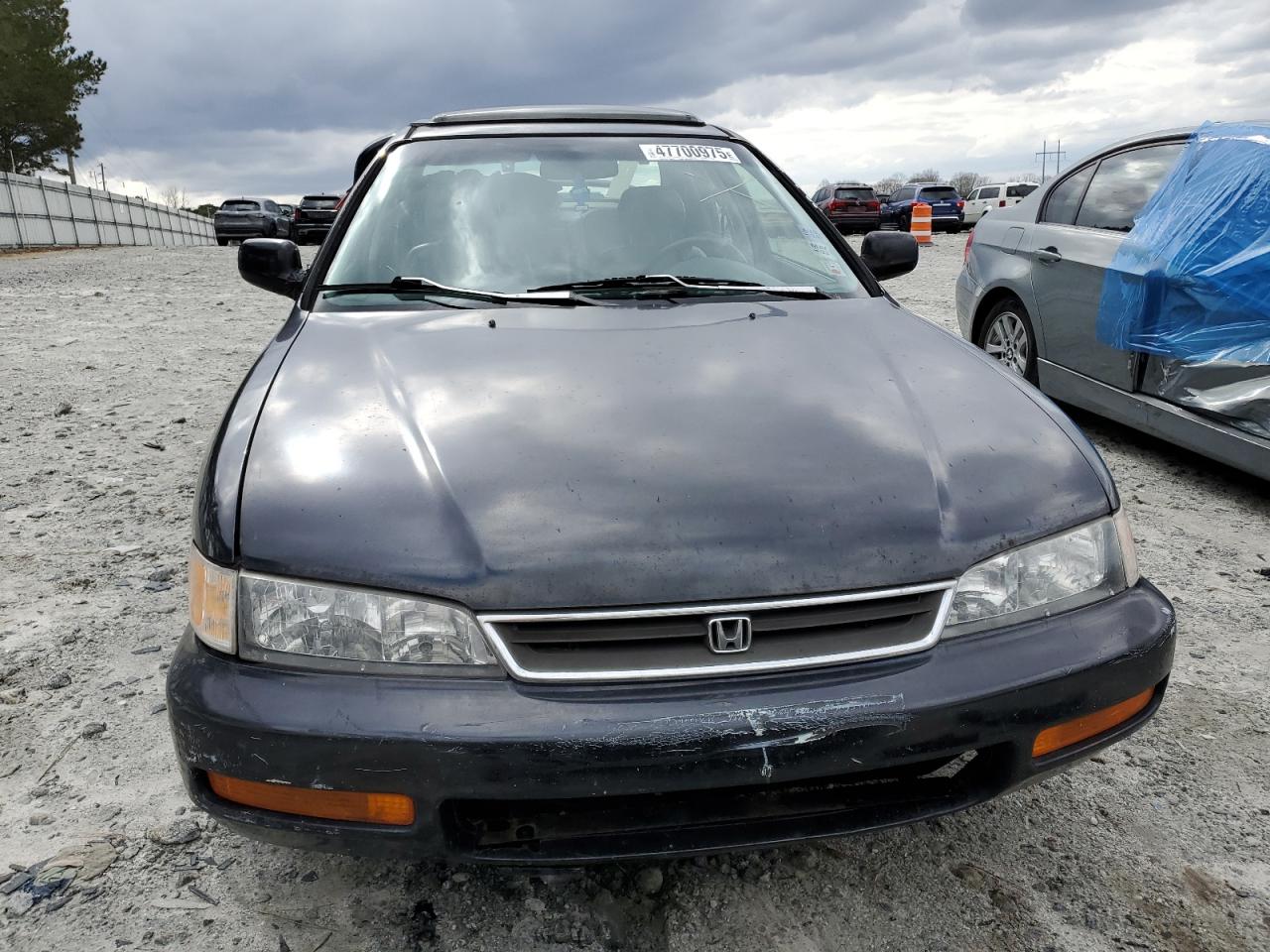 1996 Honda Accord VIN 1HGCE6671TA023583 Copart auction photo, rear end / side damage thumbnail 5
