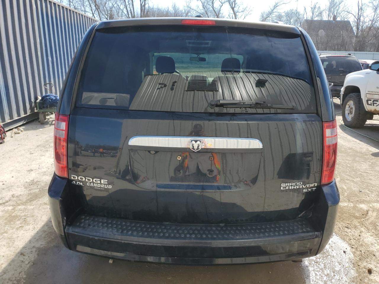 2010 Dodge Caravan VIN 2D4RN6DX4AR372003 Copart auction photo, side / front end damage thumbnail 6