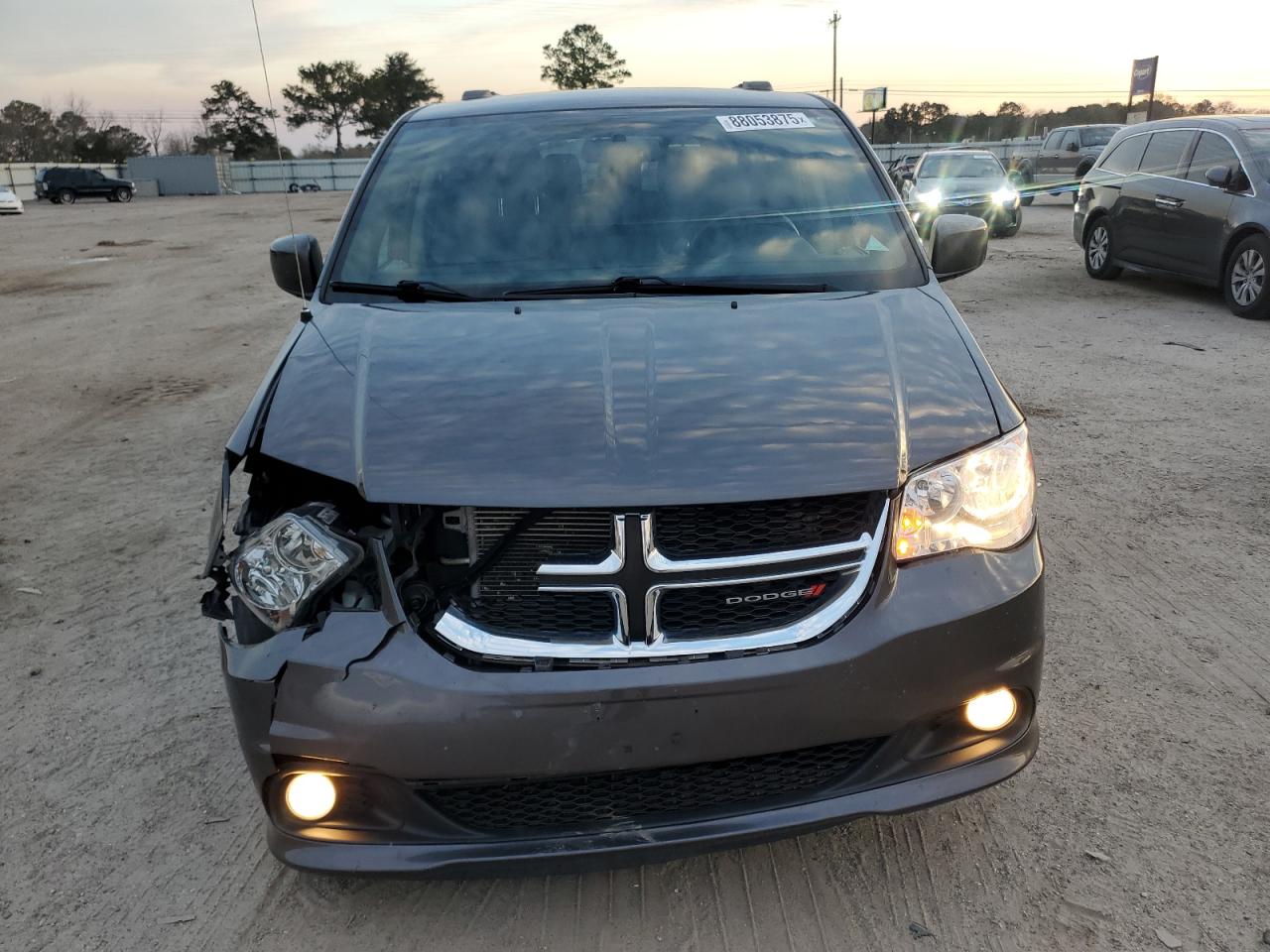 2017 Dodge Caravan VIN 2C4RDGCG9HR726910 Copart auction photo, front end / side damage thumbnail 5