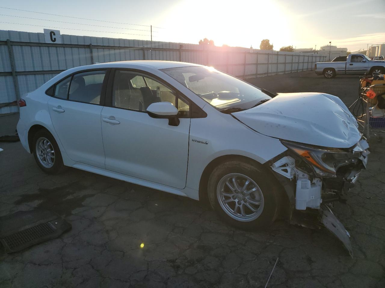 2020 Toyota Corolla VIN JTDEBRBE0LJ030661 Copart auction photo, front end damage thumbnail 4