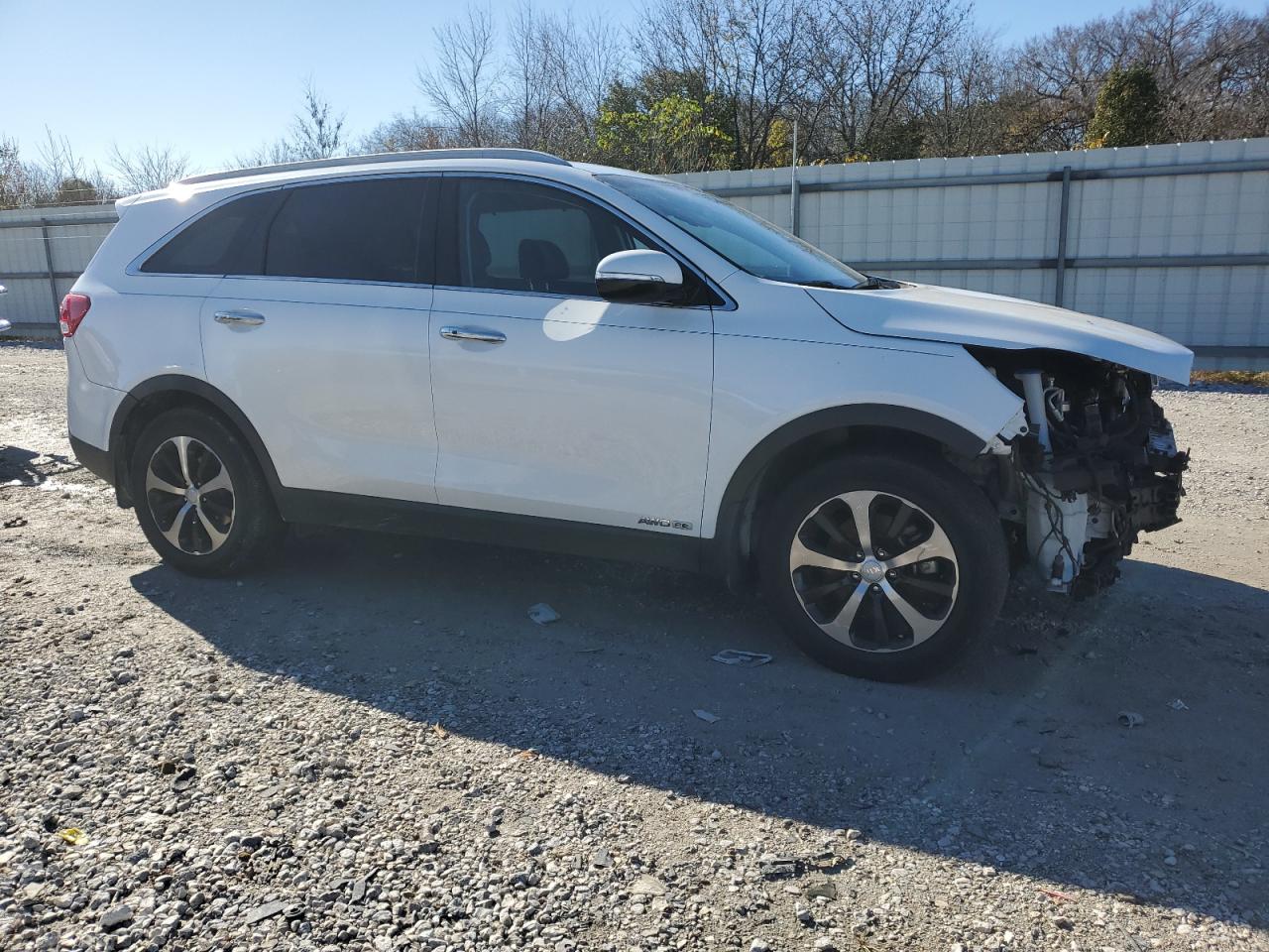 2017 KIA Sorento VIN 5XYPHDA57HG321368 Copart auction photo, front end damage thumbnail 4