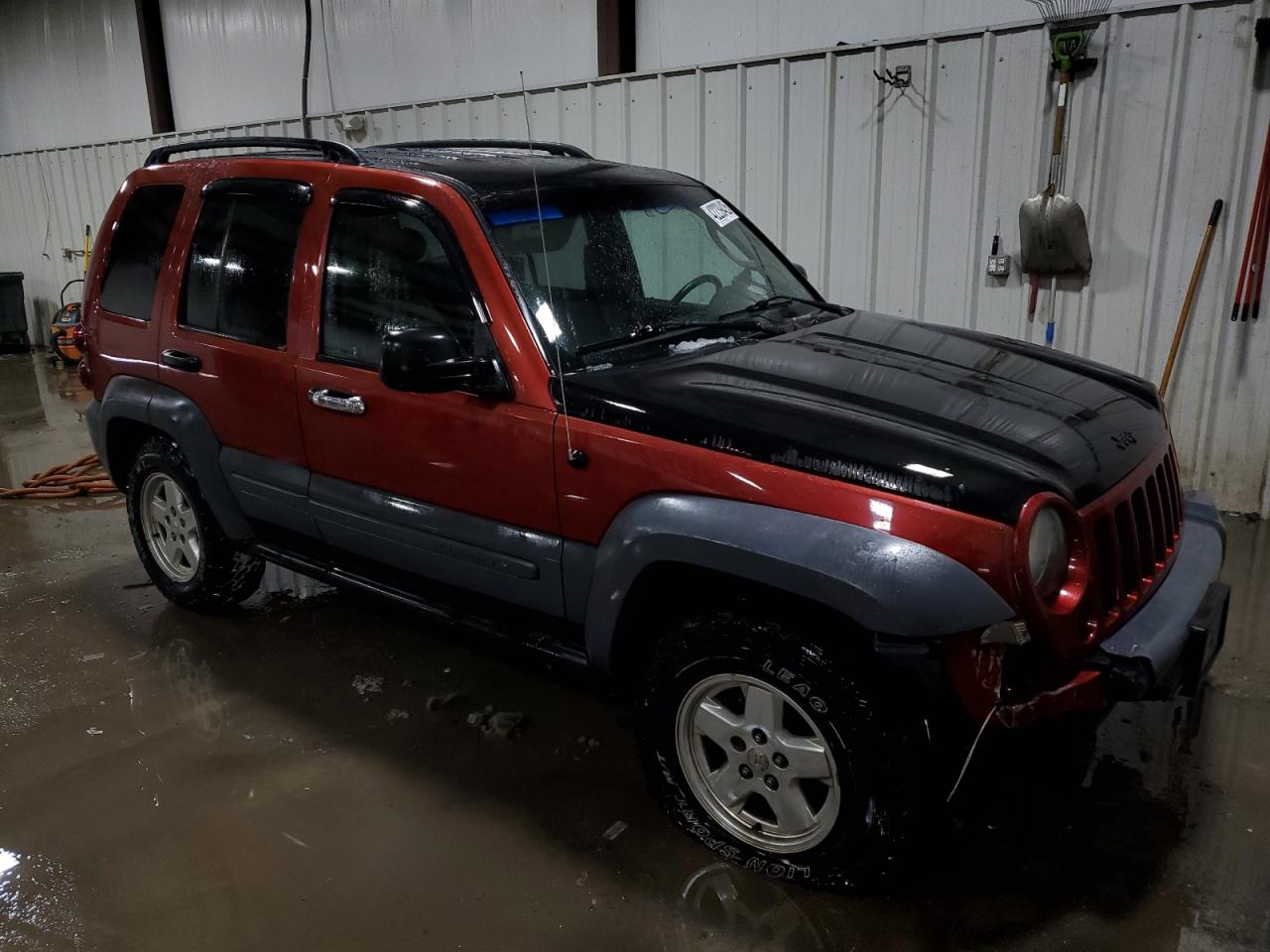 2005 Jeep Liberty (North America) VIN 1J4GL48K55W711369 Copart auction photo, front end damage thumbnail 4
