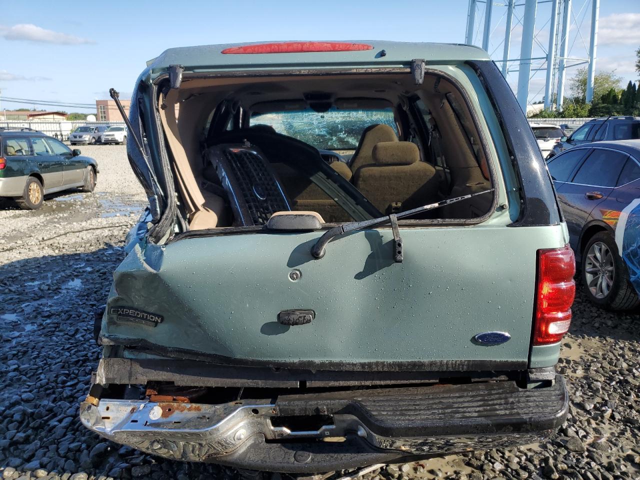 1998 Ford Expedition VIN 1FMRU18W6WLB99469 Copart auction photo, front end / rear end damage thumbnail 6