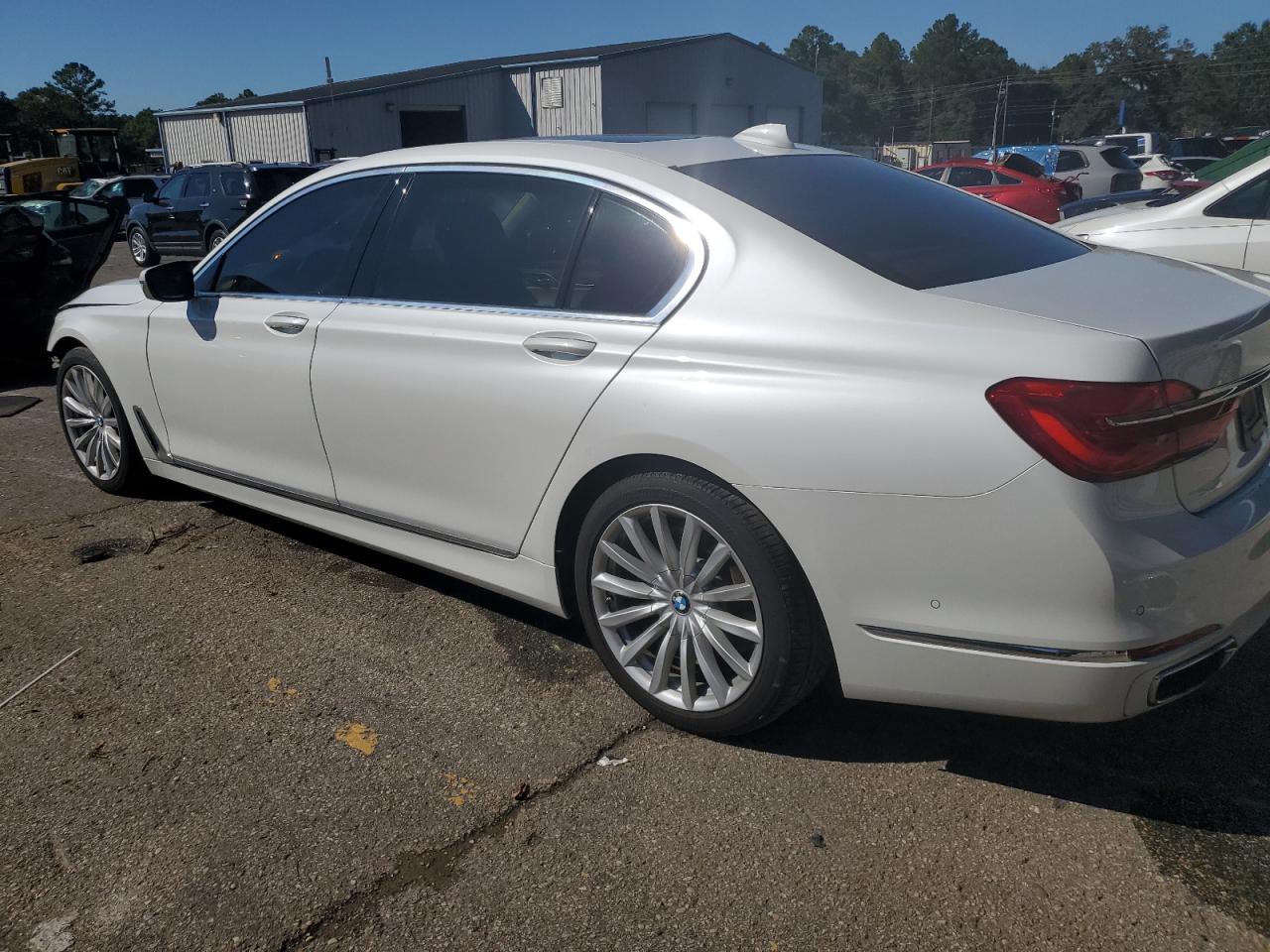 2017 BMW 7er VIN WBA7E2C37HG741327 Copart auction photo, front end damage thumbnail 2