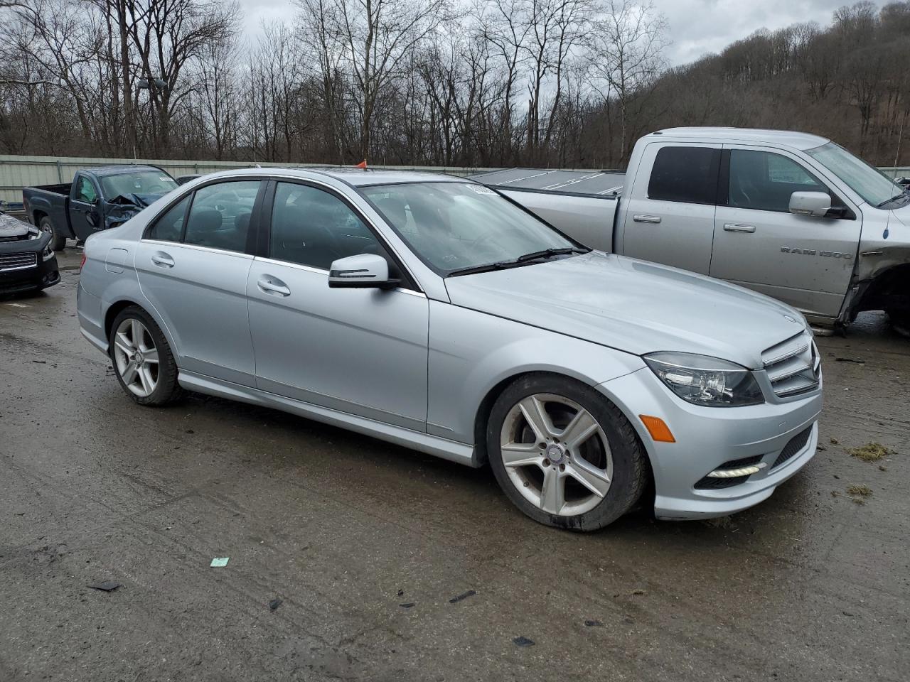 2011 Mercedes-Benz C-klasse VIN WDDGF8BB7BR166966 Copart auction photo, all over damage thumbnail 4