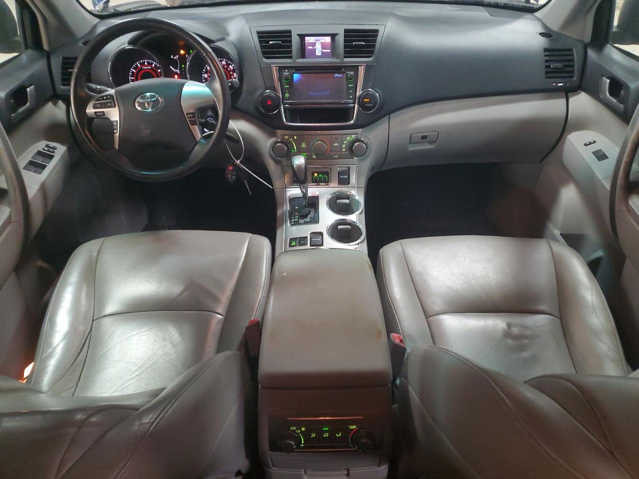 2013 Toyota Highlander VIN 5TDBK3EH4DS198670 Copart auction photo, rear end / minor dent/scratches damage thumbnail 8