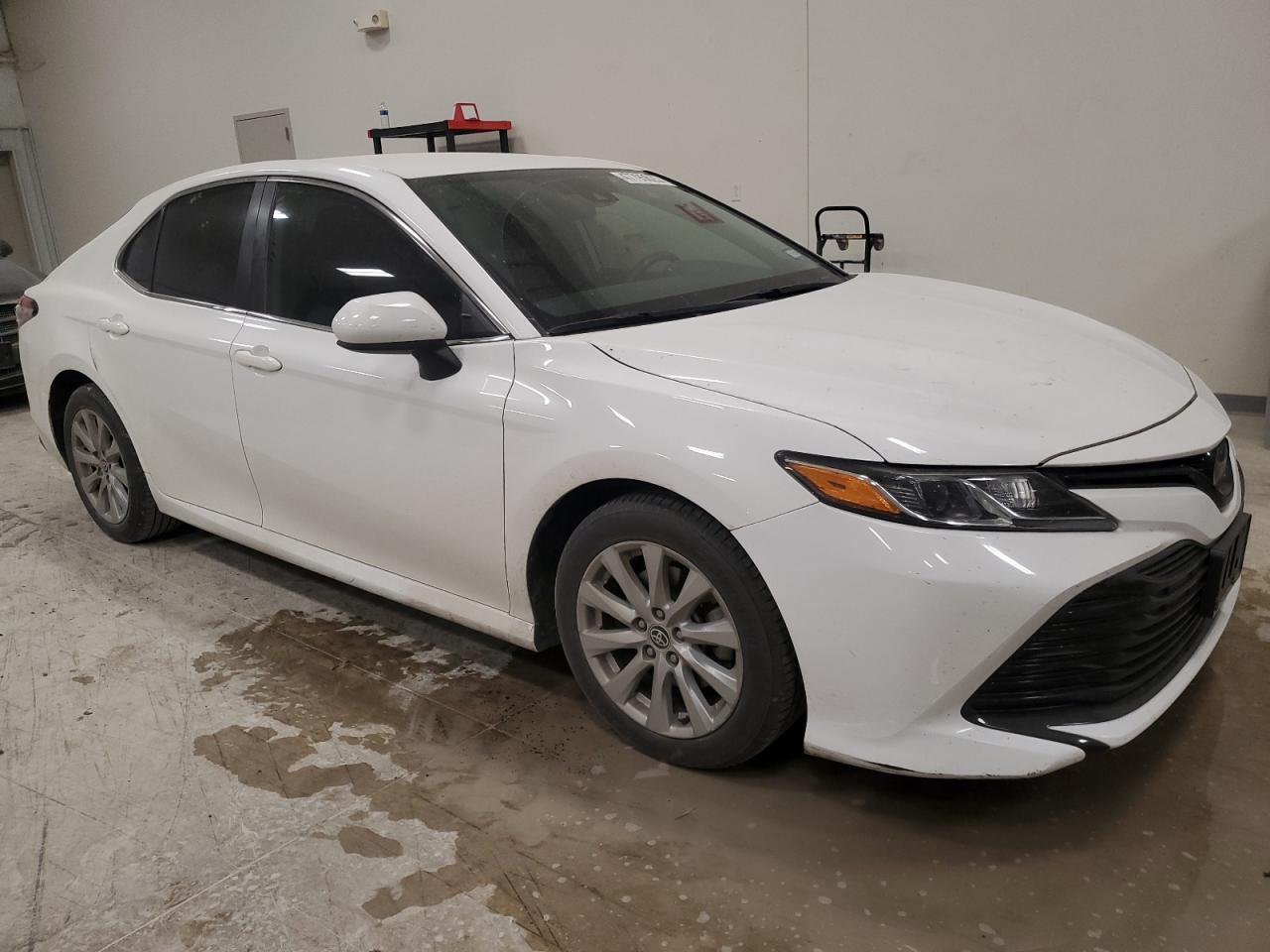 2020 Toyota Camry VIN 4T1C11AK3LU957456 Copart auction photo, side / minor dent/scratches damage thumbnail 4