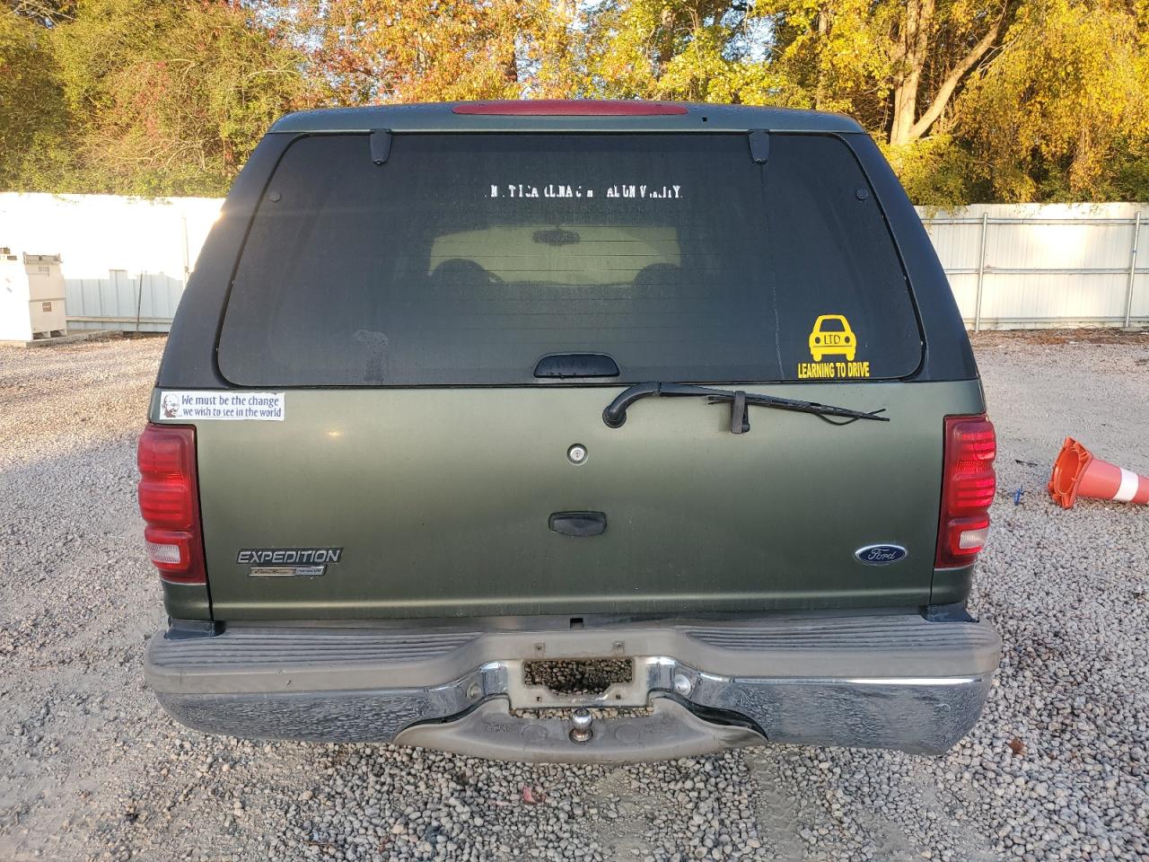 2000 Ford Expedition VIN 1FMRU1767YLA91799 Copart auction photo, rear end damage thumbnail 6