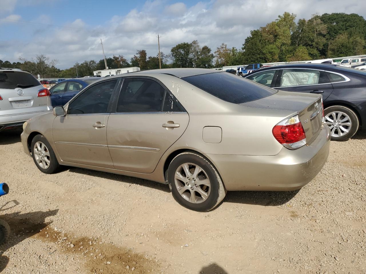2005 Toyota Camry VIN 4T1BF32K15U082842 Copart auction photo, side / minor dent/scratches damage thumbnail 2