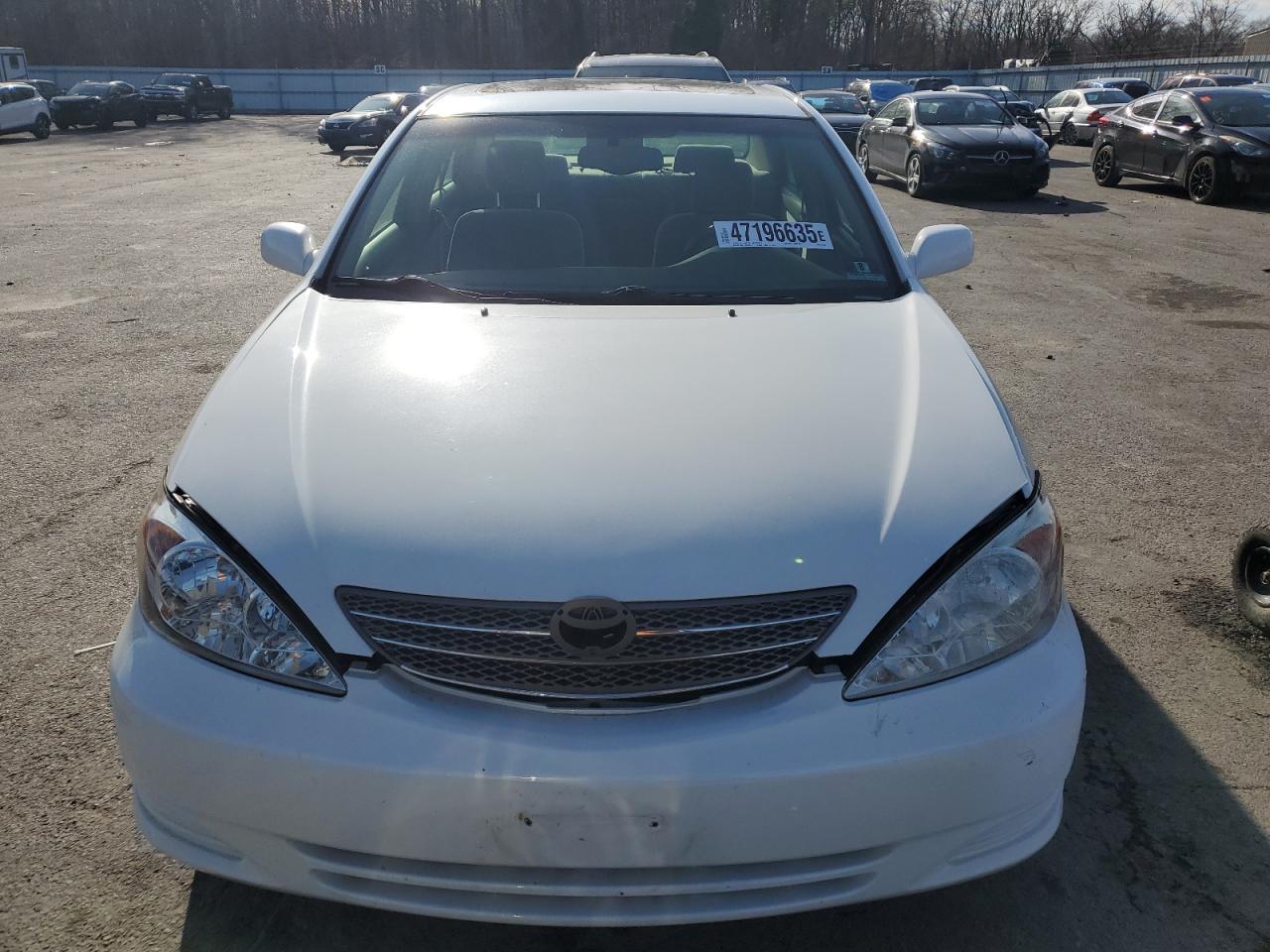 2004 Toyota Camry VIN JTDBE32K640271452 Copart auction photo, minor dent/scratches damage thumbnail 5