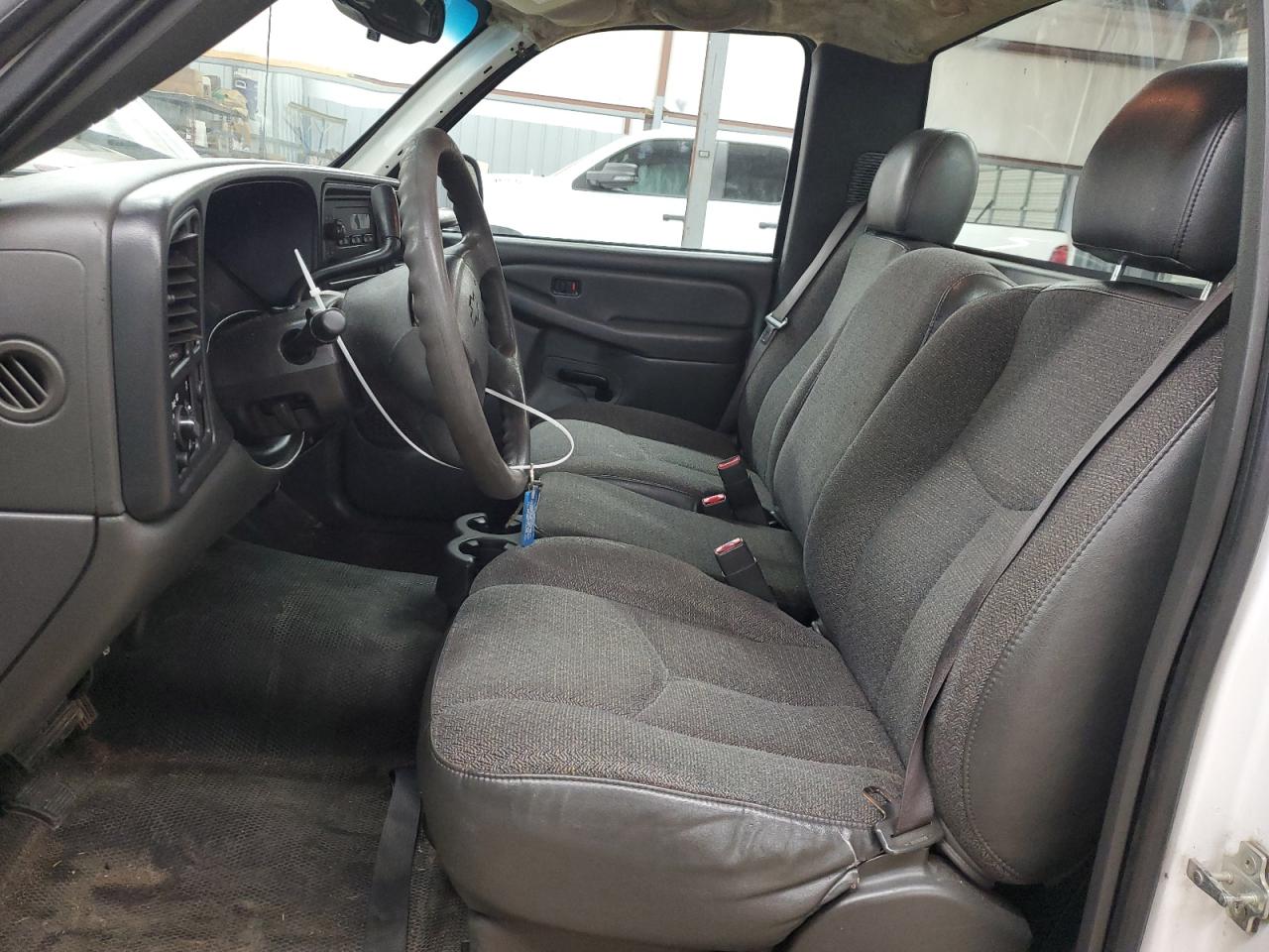 2004 Chevrolet Silverado VIN 1GCEC14X84Z341481 Copart auction photo, front end / side damage thumbnail 7