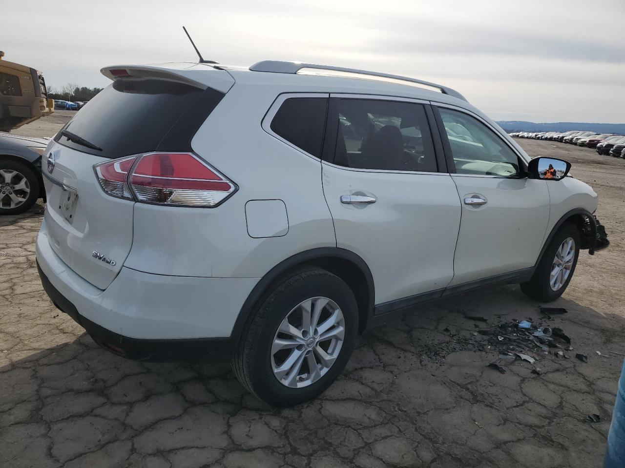 2015 Nissan Rogue VIN 5N1AT2MV7FC782586 Copart auction photo, front end damage thumbnail 3