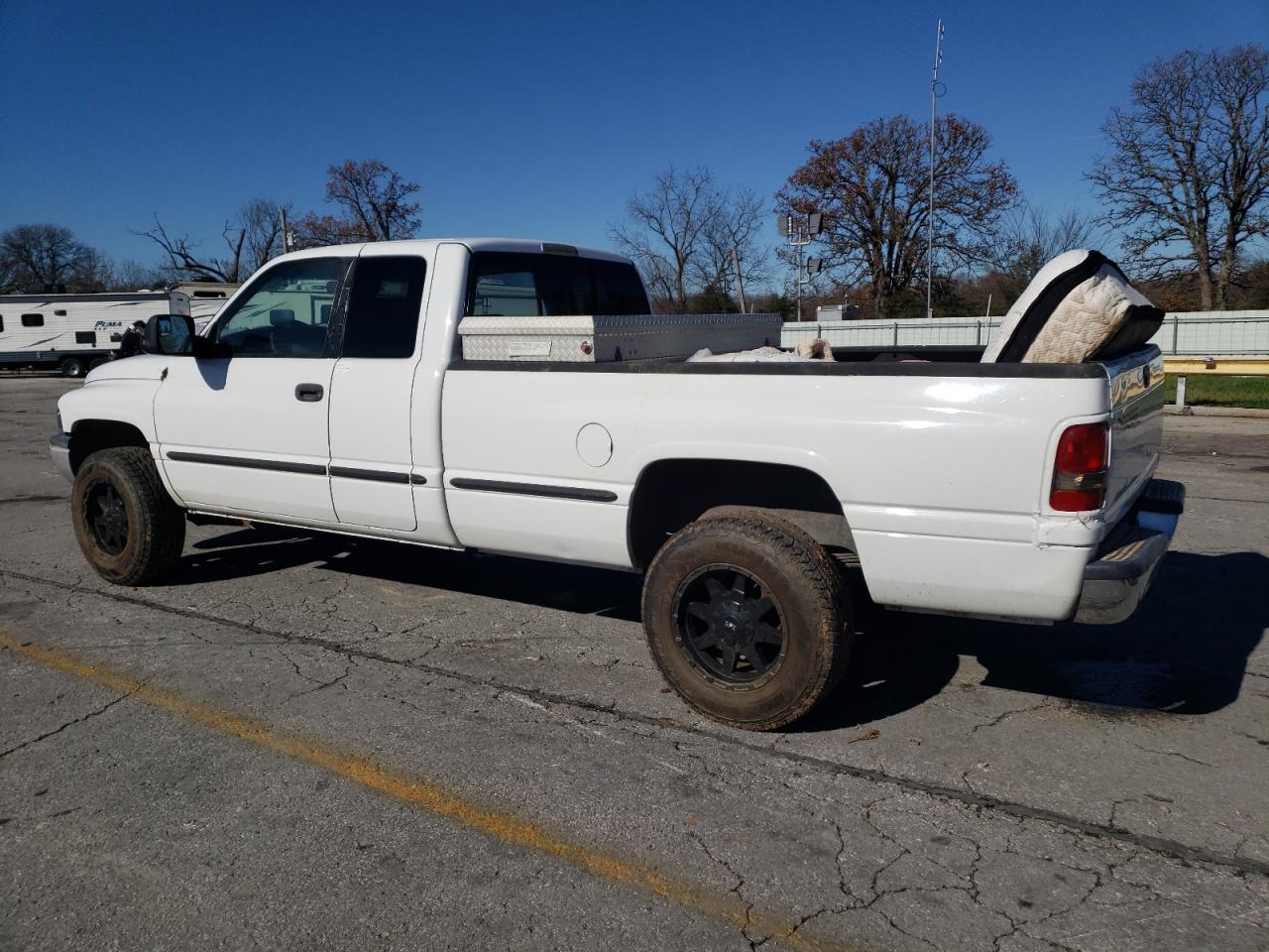1999 Dodge RAM VIN 3B7HF13Z7XG136326 Copart auction photo, water/flood / minor dent/scratches damage thumbnail 2