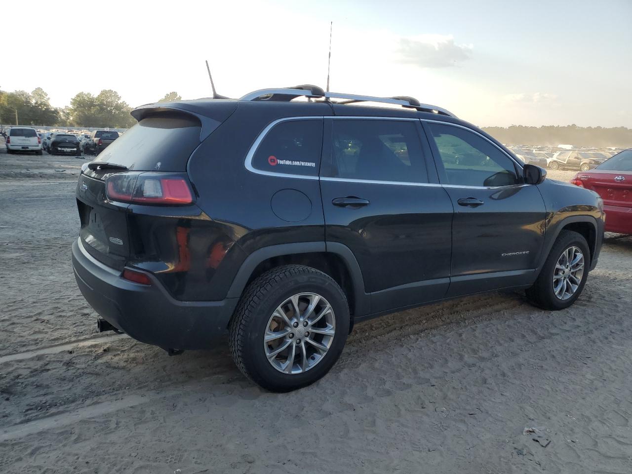 2019 Jeep Grand Cherokee VIN 1C4PJMLB0KD253802 Copart auction photo, hail damage thumbnail 3