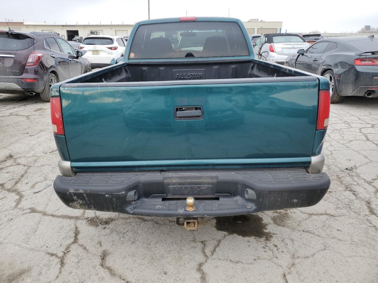 1998 Chevrolet S-10 Pickup VIN 1GCCS19XXW8103174 Copart auction photo, front end damage thumbnail 6
