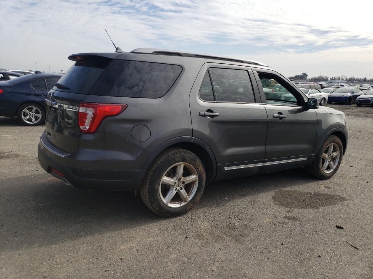 2018 Ford Explorer VIN 1FM5K7D85JGA85138 Copart auction photo, water/flood damage thumbnail 3