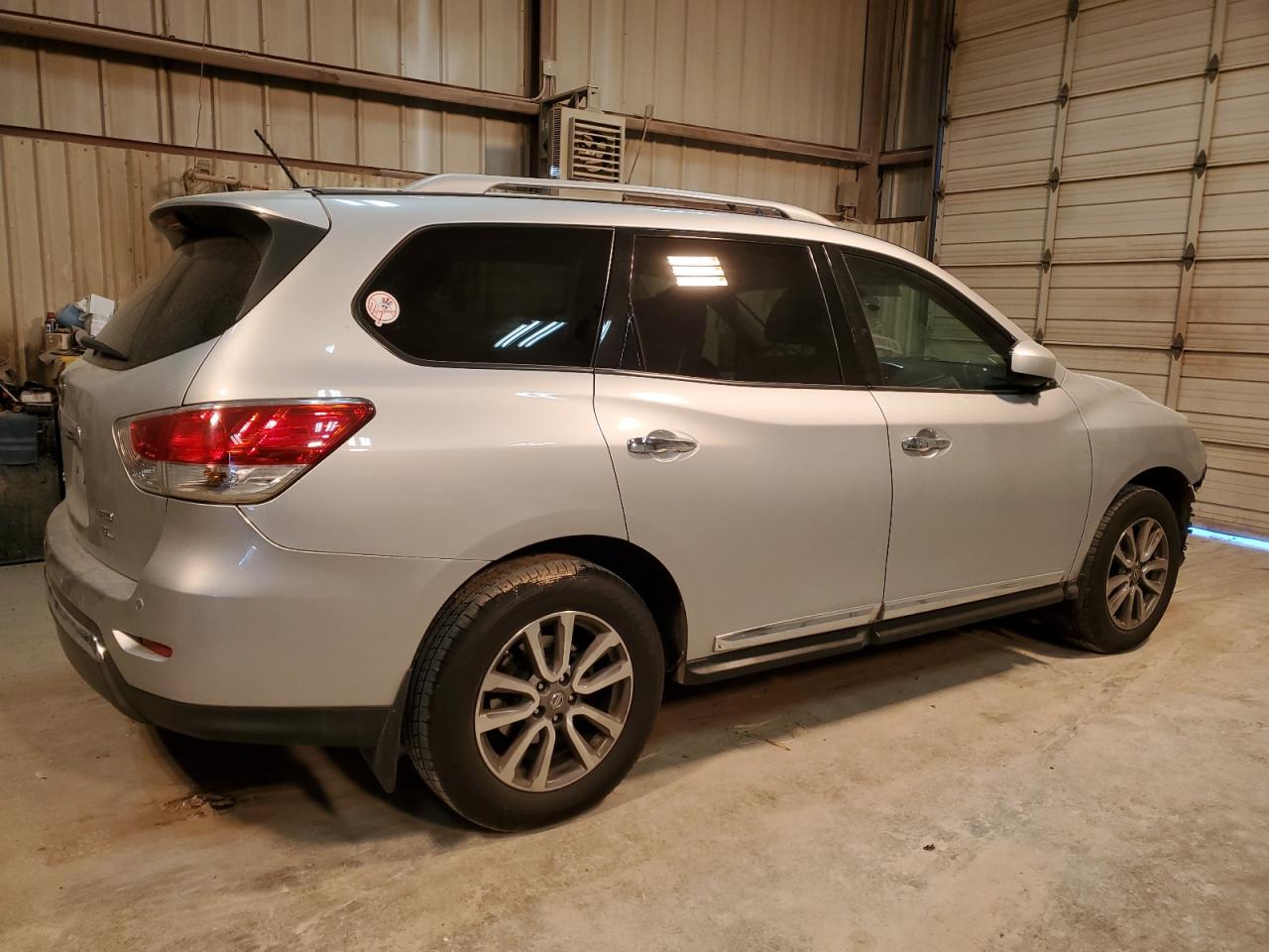2016 Nissan Pathfinder VIN 5N1AR2MM3GC671752 Copart auction photo, front end / minor dent/scratches damage thumbnail 3