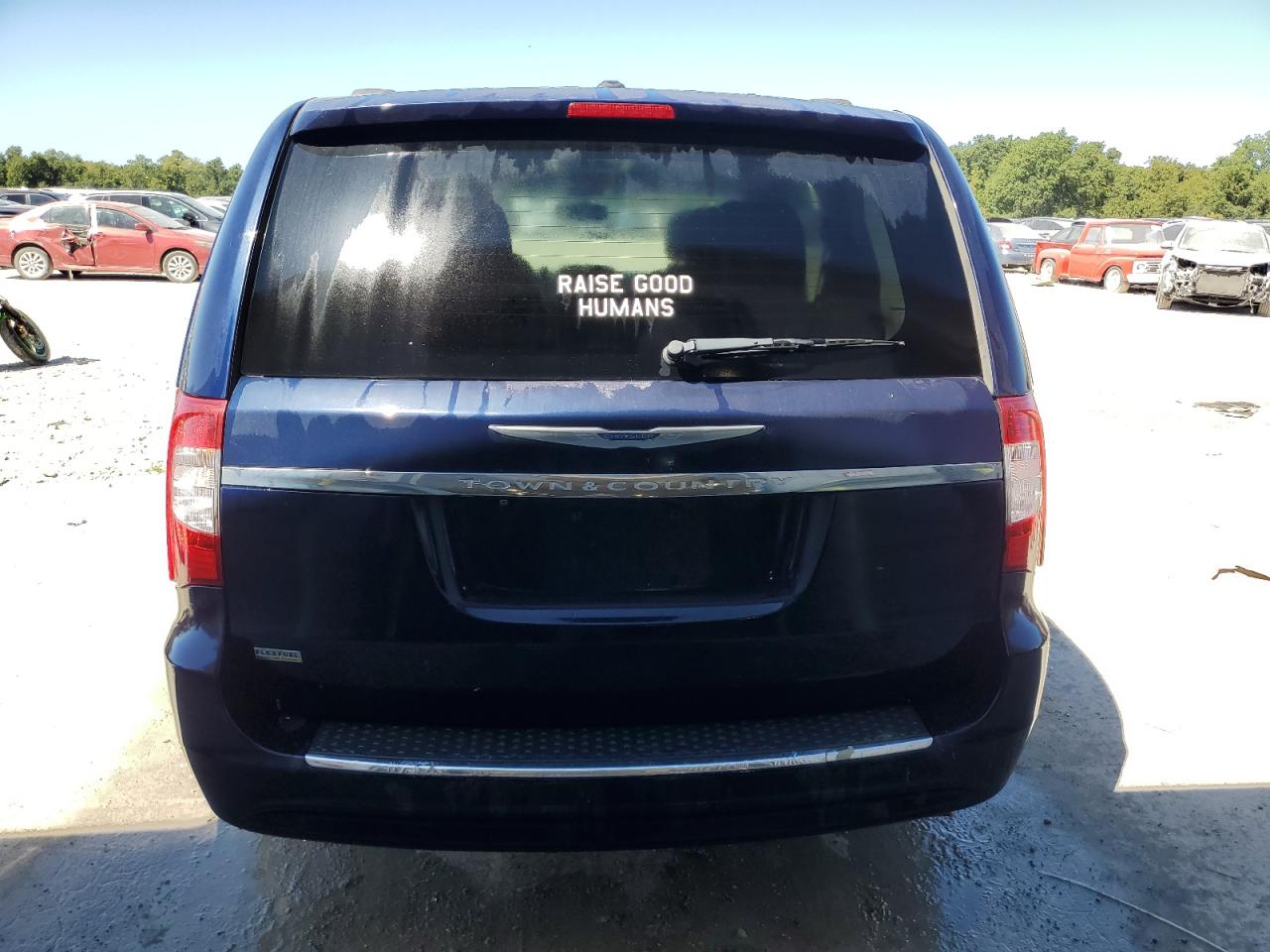 2015 Chrysler Town & Country VIN 2C4RC1BG9FR720667 Copart auction photo, side / normal wear damage thumbnail 6