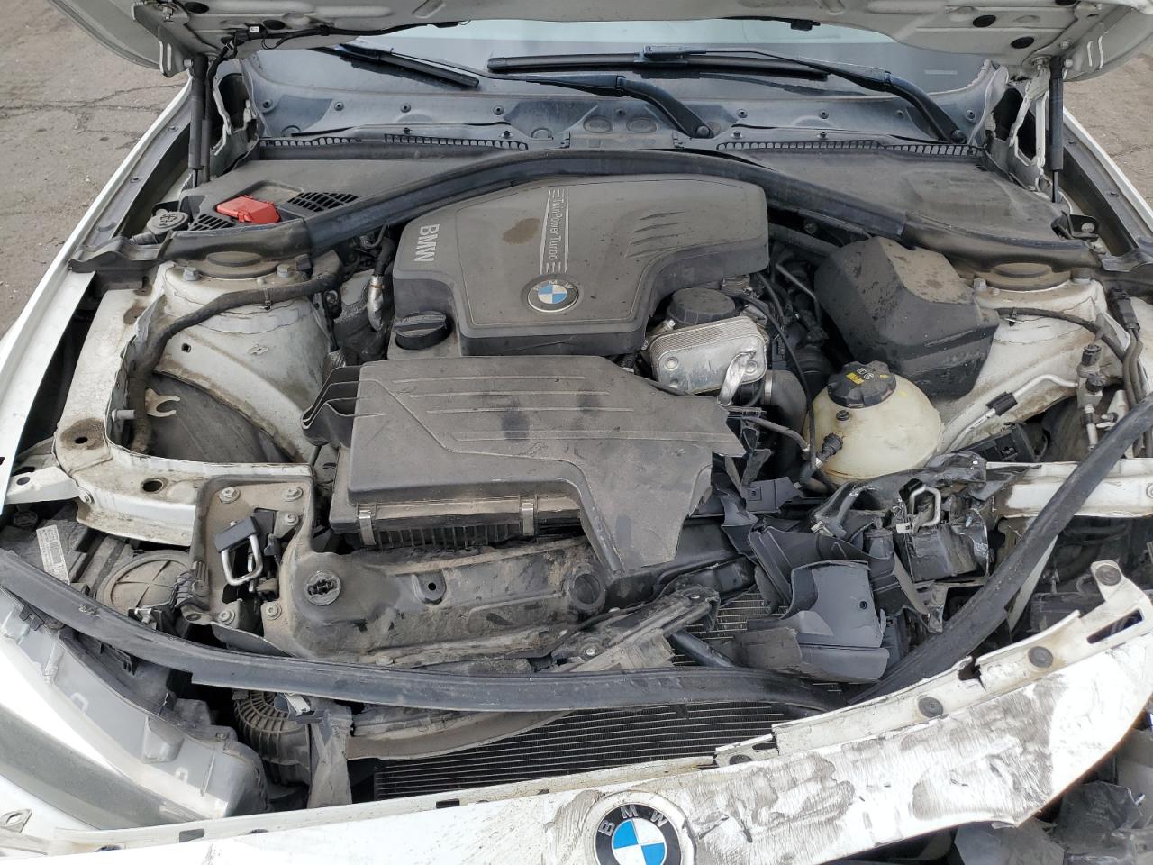 2015 BMW 3er VIN WBA3B5G59FNS15469 Copart auction photo, front end damage thumbnail 12