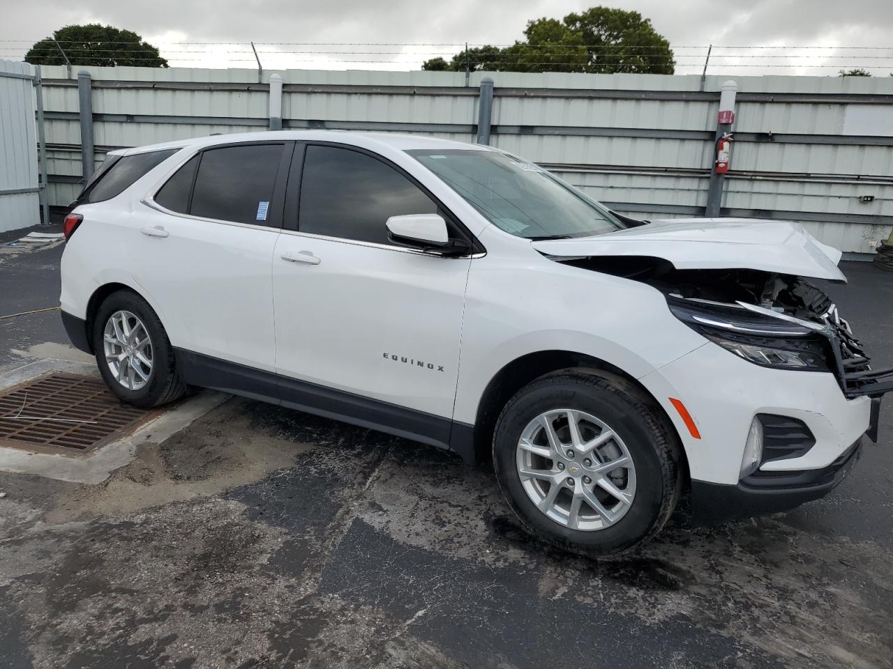 2022 Chevrolet Equinox VIN 2GNAXKEV8N6112695 Copart auction photo, front end / rear end damage thumbnail 4