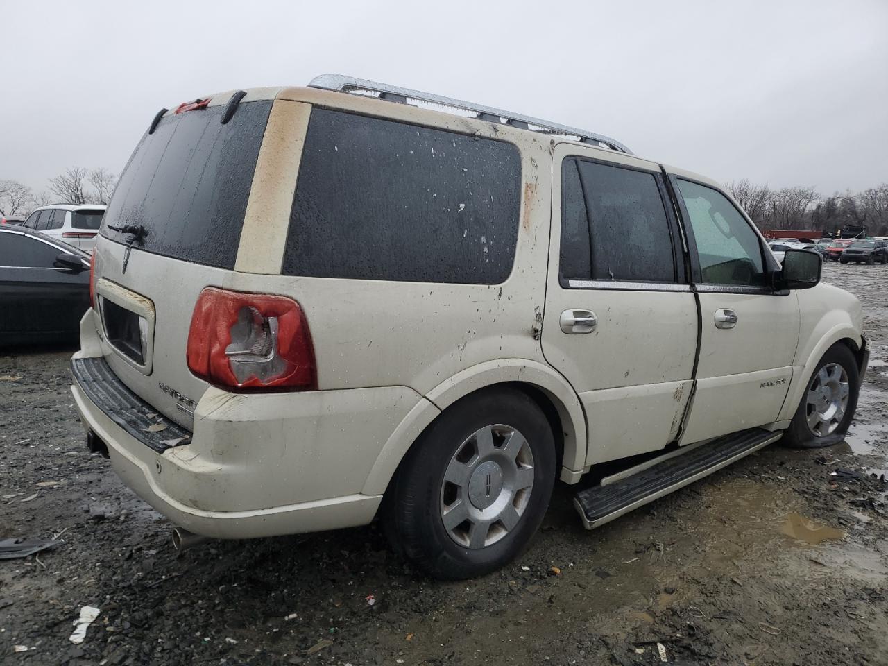 2006 Lincoln Navigator VIN 5LMFU28526LJ16522 Copart auction photo, front end damage thumbnail 3