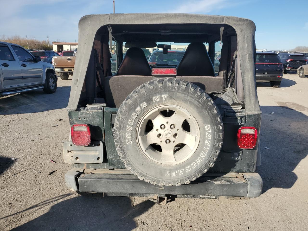 2002 Jeep Wrangler VIN 1J4FA29P72P723223 Copart auction photo, front end / minor dent/scratches damage thumbnail 6