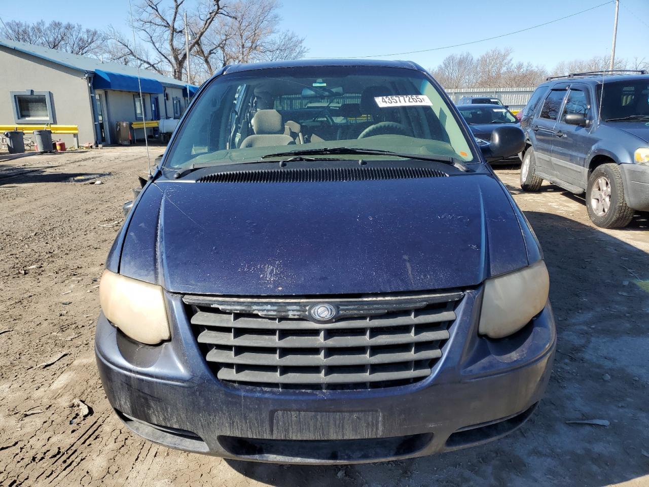 2005 Chrysler Town & Country VIN 2C4GP44R35R233796 Copart auction photo, all over damage thumbnail 5