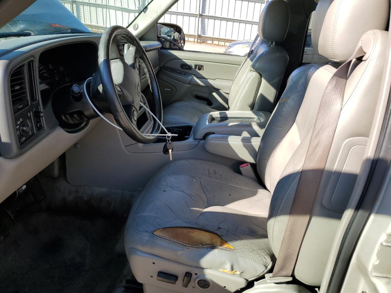 2004 Chevrolet Tahoe VIN 1GNEC13Z04R170106 Copart auction photo, front end / side damage thumbnail 7