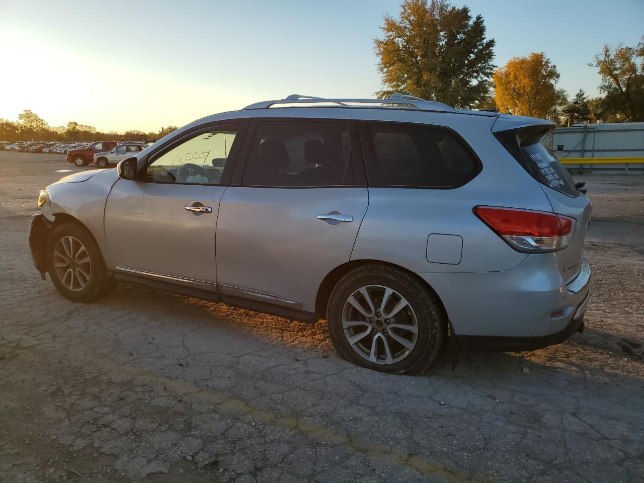 2015 Nissan Pathfinder VIN 5N1AR2MM2FC692056 Copart auction photo, all over damage thumbnail 2